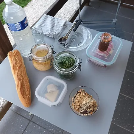 Le Miraillet, Hôte